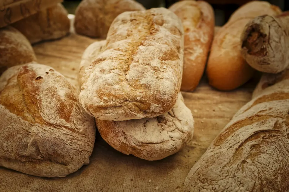 Flour-dusted artisan bread loaves displayed on burlap